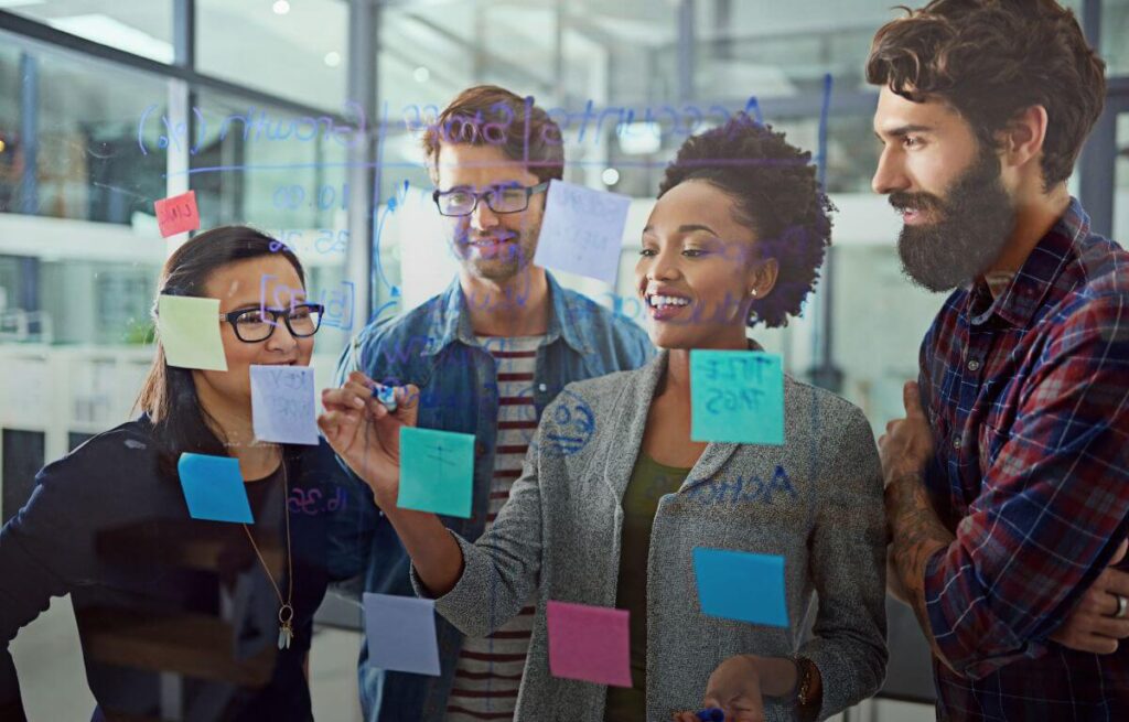 Desafios na implementação de monitoramento estratégico