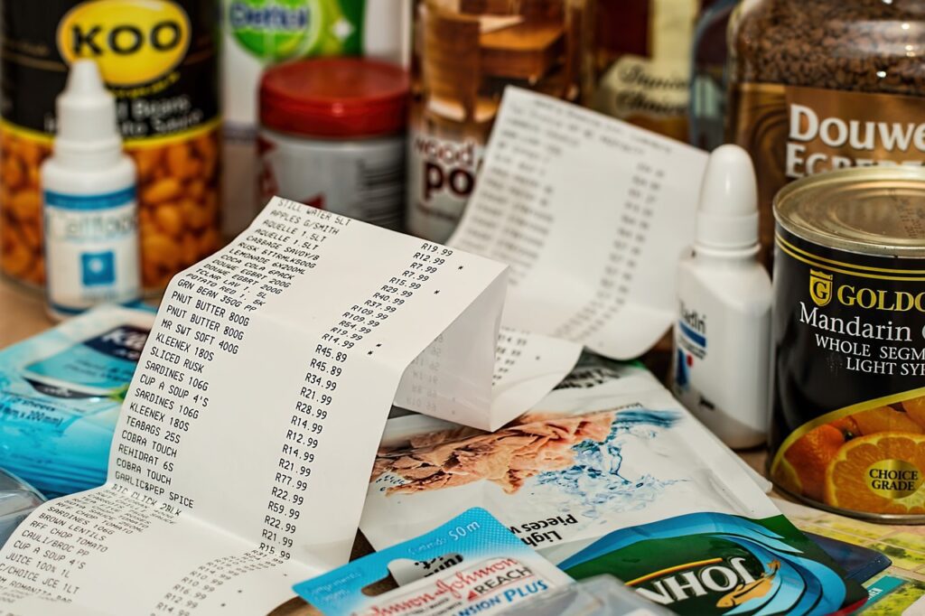 Pesquise preços para economizar no supermercado.