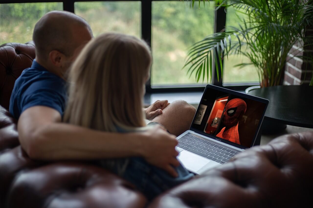 Assinatura de streaming de filmes e séries para maratonar juntos