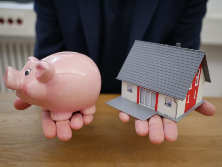 Pote de Moedas | Liberdade Financeira x Independência Financeira: Entenda as Diferenças e Benefícios