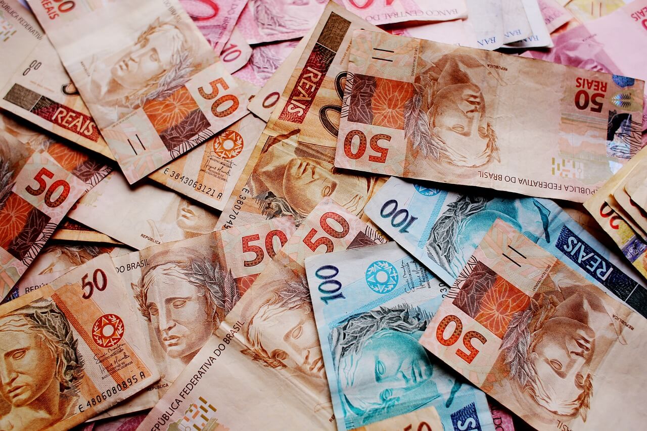Pote de Moedas | Salário mínimo desde 1994: evolução ou estagnação?