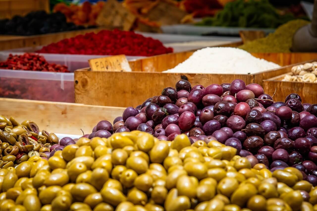 Estoque ‍inteligente: O ‍que realmente vale ​a ⁣pena comprar em maior quantidade para economizar no mercado